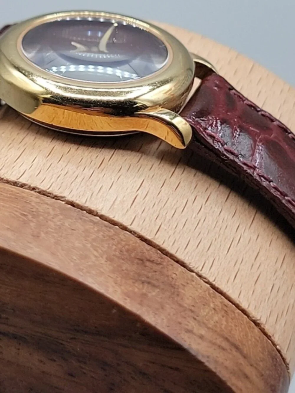 Vintage 1991 GUESS Watch Gold Tone Black Dial Burgundy Leather Strap 26mm 6.5